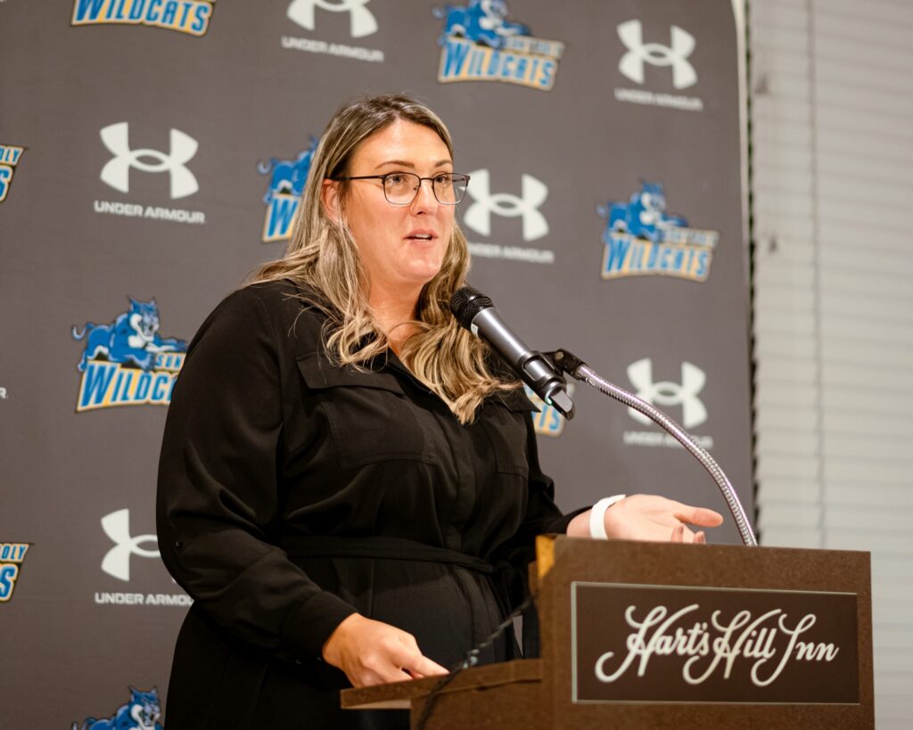 Woman gives speech at Homecoming Weekend.